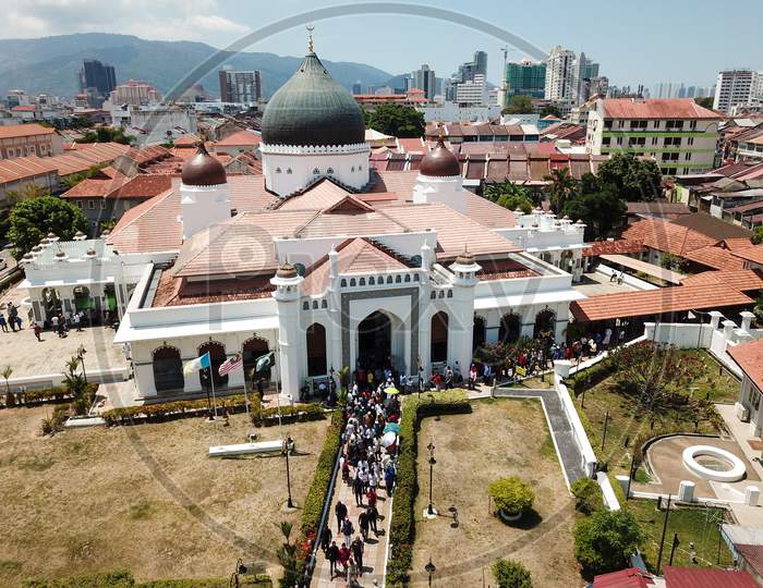 Muslim Leave Masjid Kapitan Keling After Friday Pray