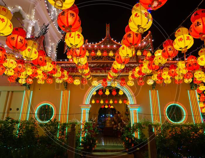 Kek Lok Si Temple Light Up During Chinese New Year