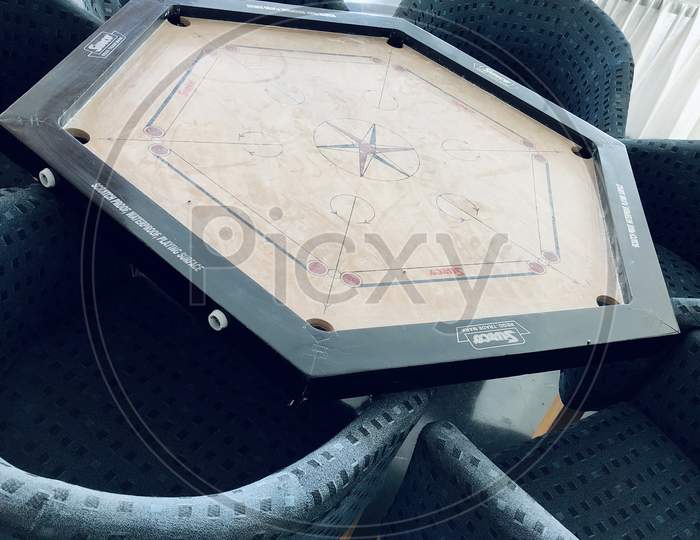 Carrom board for 6 players