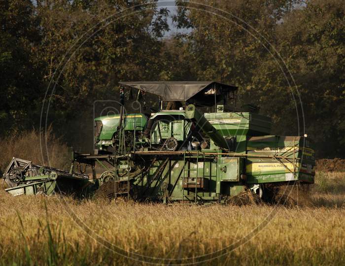 Harvester machine