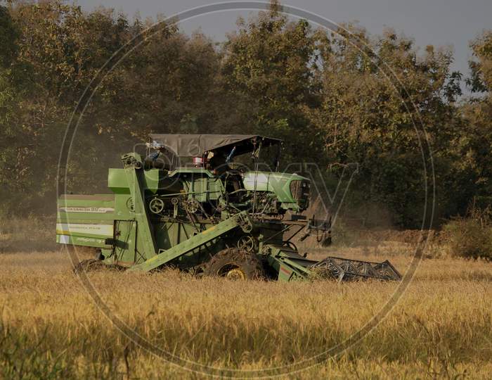 Harvester machine