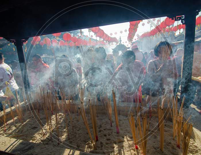 People Pray At Chinese Temple In Early Morning