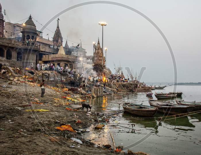 Hindu Cremation Ceremony At Manikarnika Ghat On Banks Of Holy Ganges River At Varanasi Uttar Pradesh India