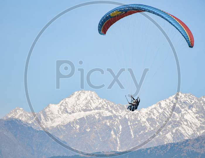 Bir, Himachal Mountains, Paragliding