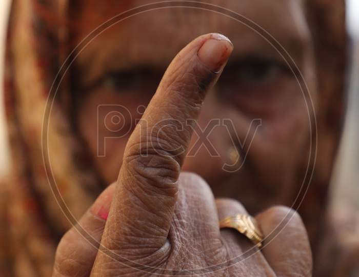 West pakstani refugee during the Third phase of District DevelopmentCouncil (DDC) election at Jaffar chak in Marh near International border in Jammu,4 Dec,2020.