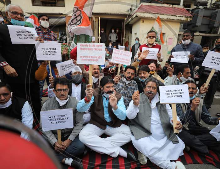 Activist of Congress protest outside party office in support of farmers against the new farm laws, in Jammu.5 Dec,2020.
