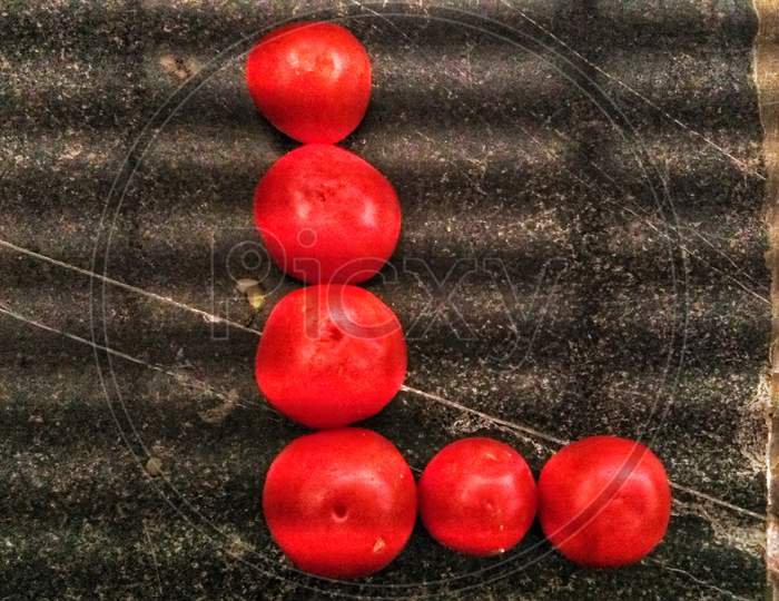 Red Tomatos with structure L