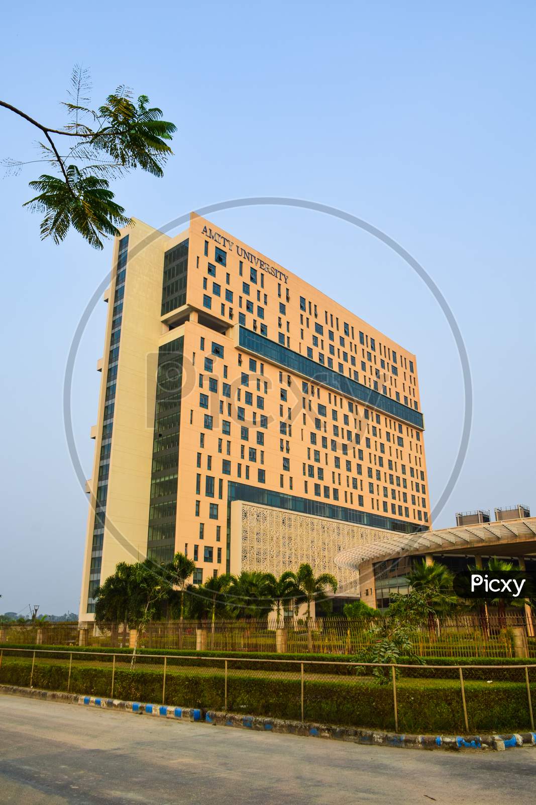 Image Of Exterior View Of Amity University Kolkata Campus ET553017 Picxy