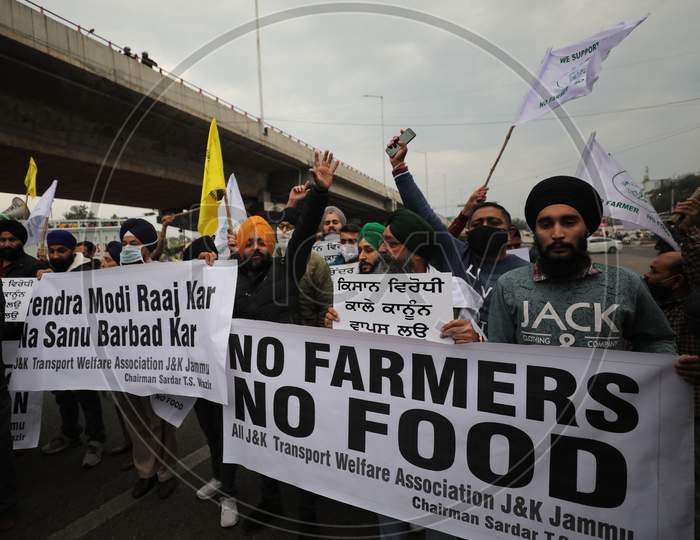 All J&K Transports Welfare Association participate in a rally in support of the nationwide strike, called by agitating farmers to press for repeal of the Centre's agri laws, in Jammu ,8 Dec,2020.