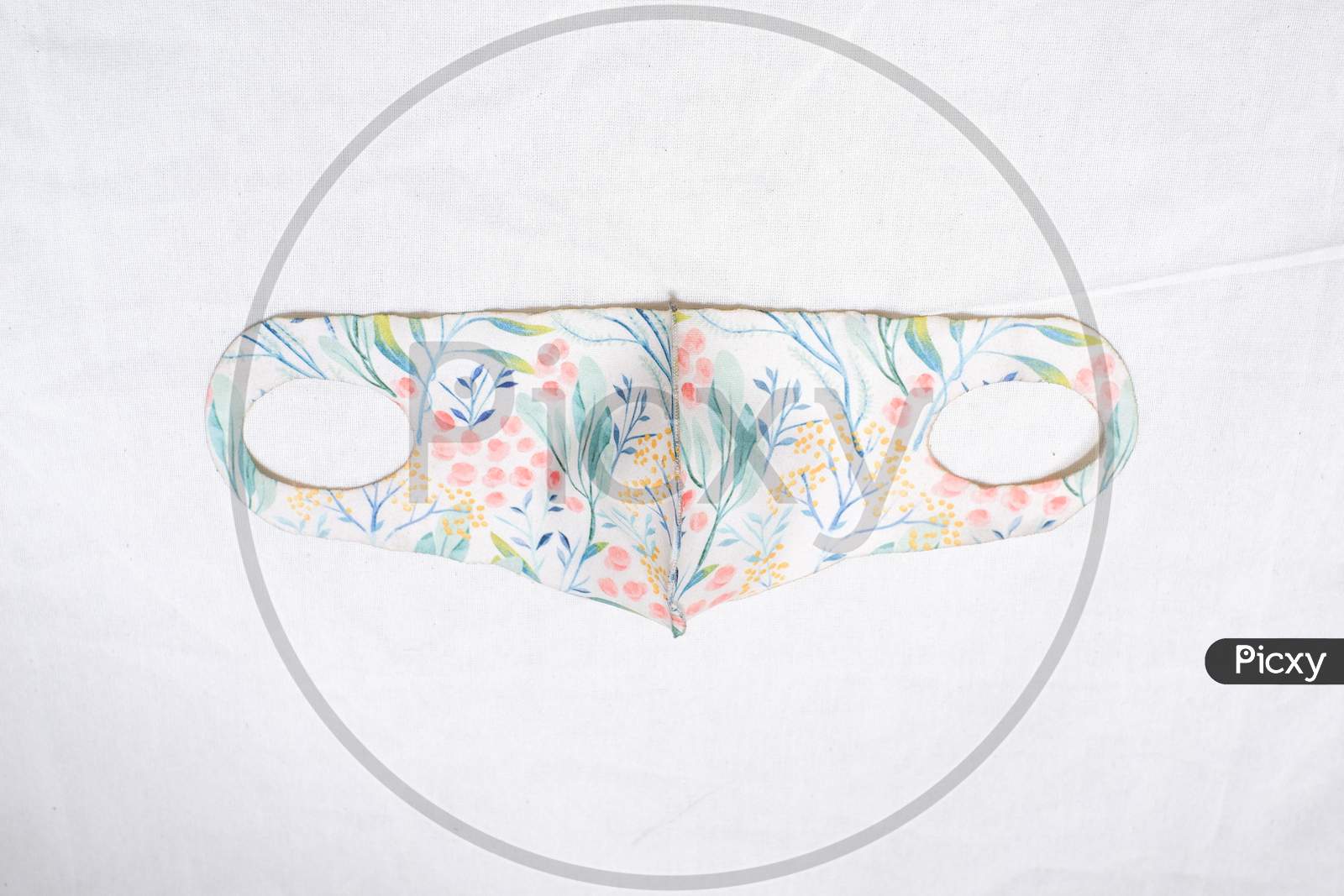 Facemask Abstract Batik Fashion Design Scuba White Version