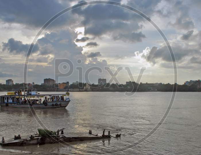 ferry service at hooghly river kolkata west bengal