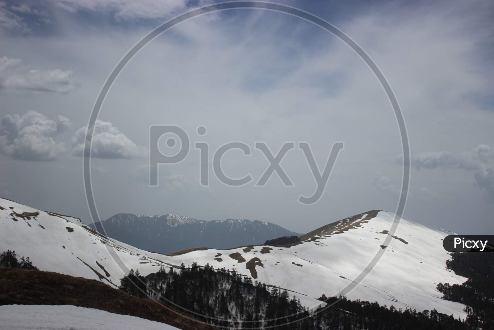 Snow covered ridge of himalaya.