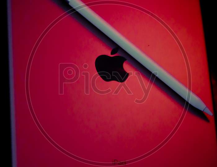 Ipad and ipencil with famous Apple brand logo