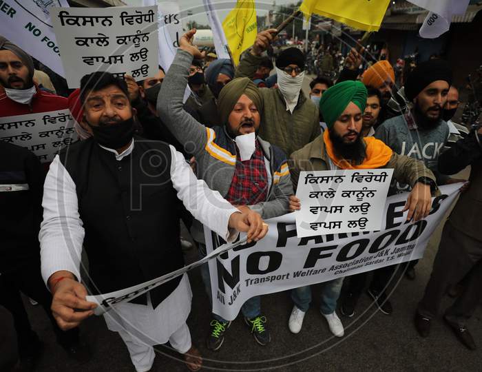 All J&K Transports Welfare Association participate in a rally in support of the nationwide strike, called by agitating farmers to press for repeal of the Centre's agri laws, in Jammu ,8 Dec,2020.