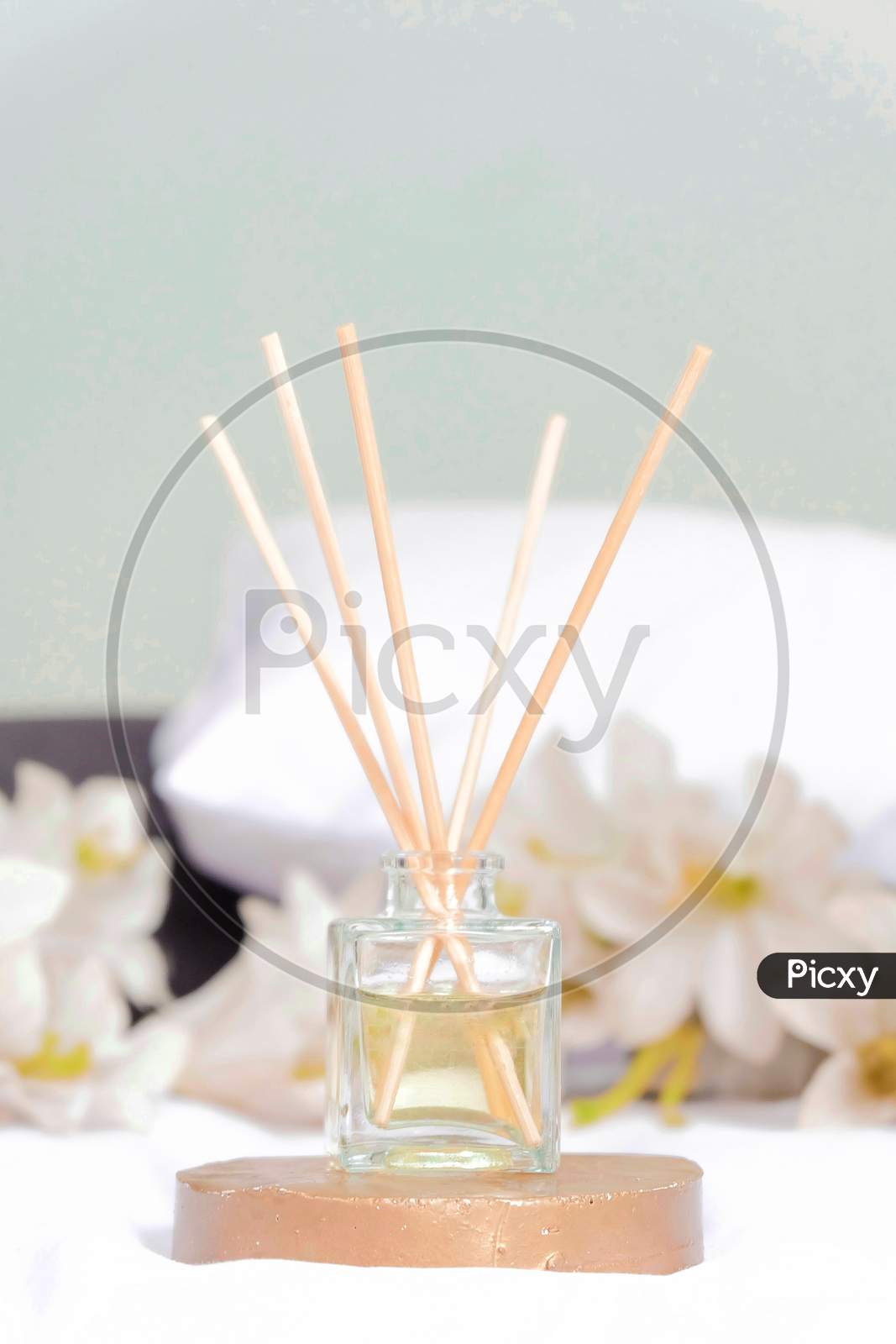 Reed Diffuser Essential Aromatherapy Oil In The Bedroom Decoration