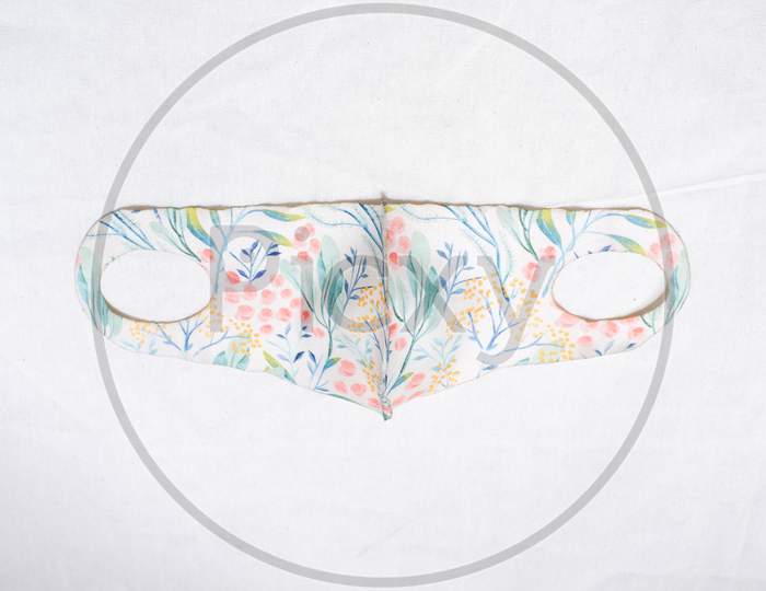 Facemask Abstract Batik Fashion Design Scuba White Version