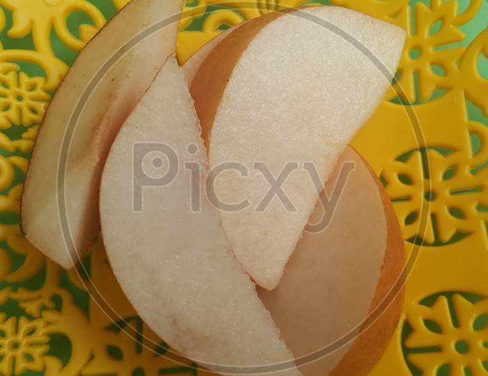 Apple Slices Placed In Plastic Yellow Changair