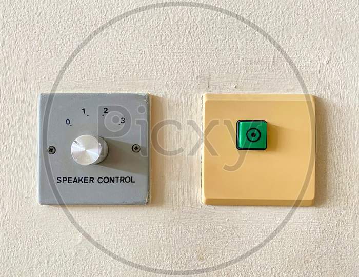 Reminder Speaker Control For The Patient In Hospital