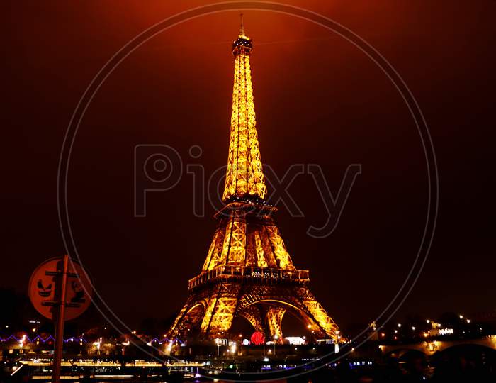Eiffel Tower With Night Lights Background , Paris
