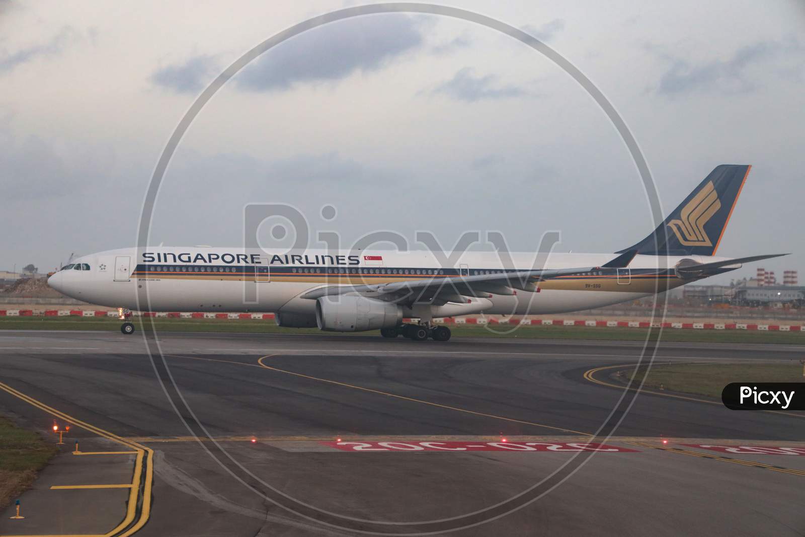 Singapore Airlines  Flight In Chiang Airport  Terminal