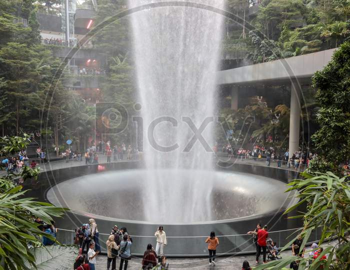 Vortex Water Fountain At Jewel  In Changi Airport , Singapore