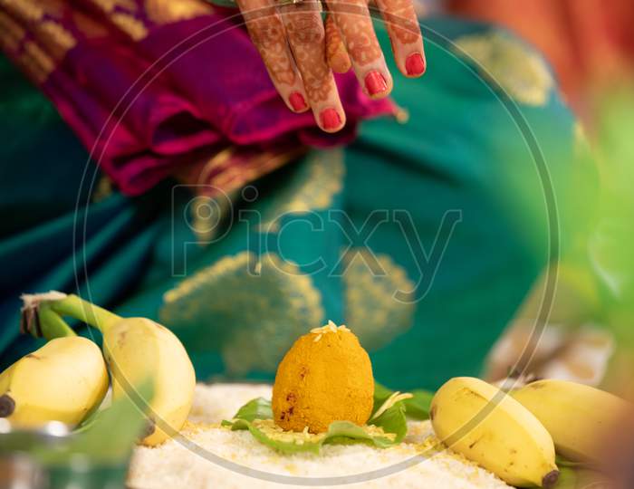 image-of-south-indian-wedding-rituals-of-bride-at-a-wedding-ceremony