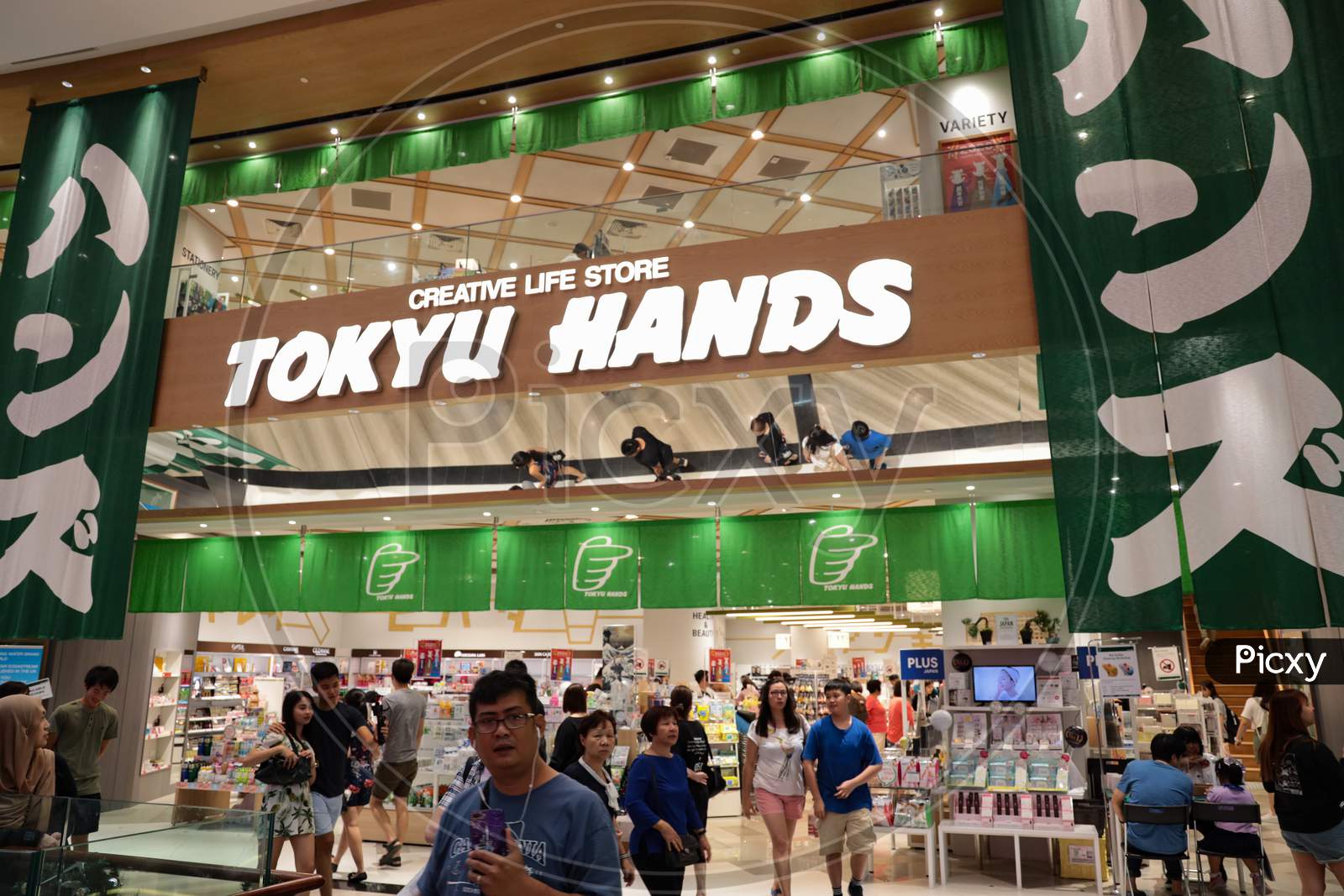 Tokyu Hands Store Outlet At Changi Airport , Singapore