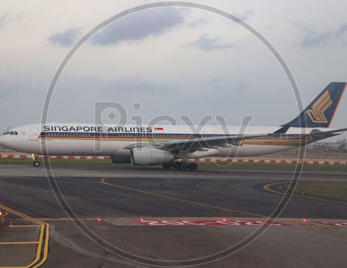 Singapore Airlines  Flight In Chiang Airport  Terminal