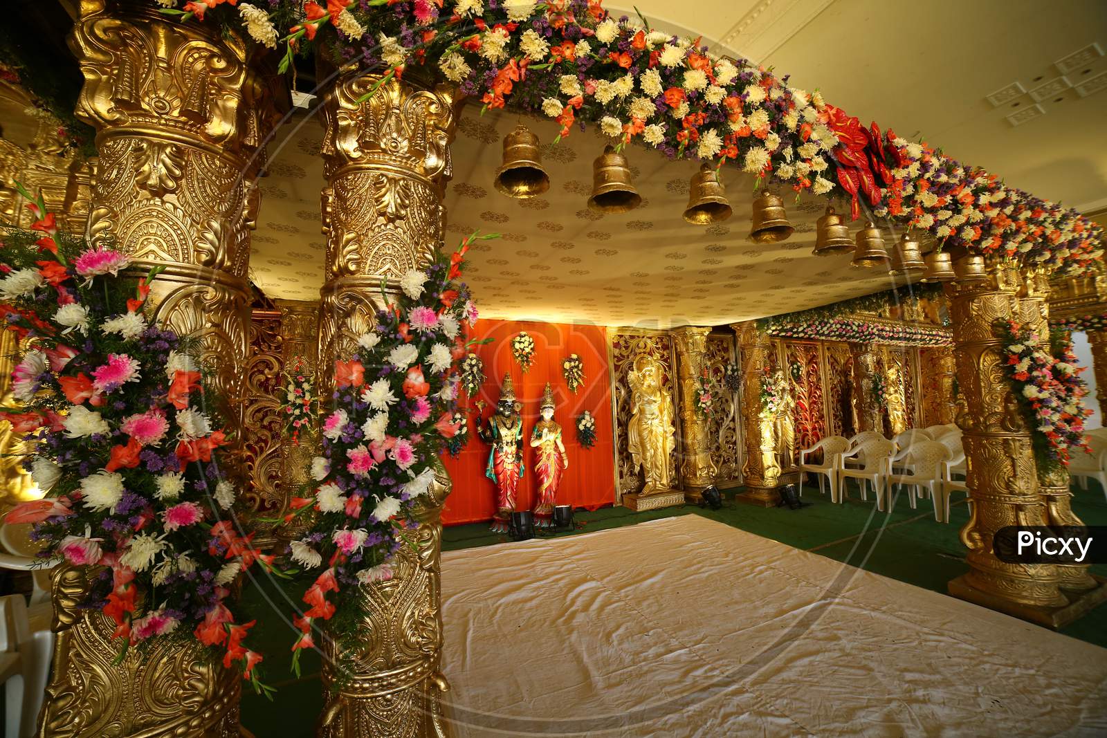 Image of Floral decoration on the stage of an event-GN510495-Picxy
