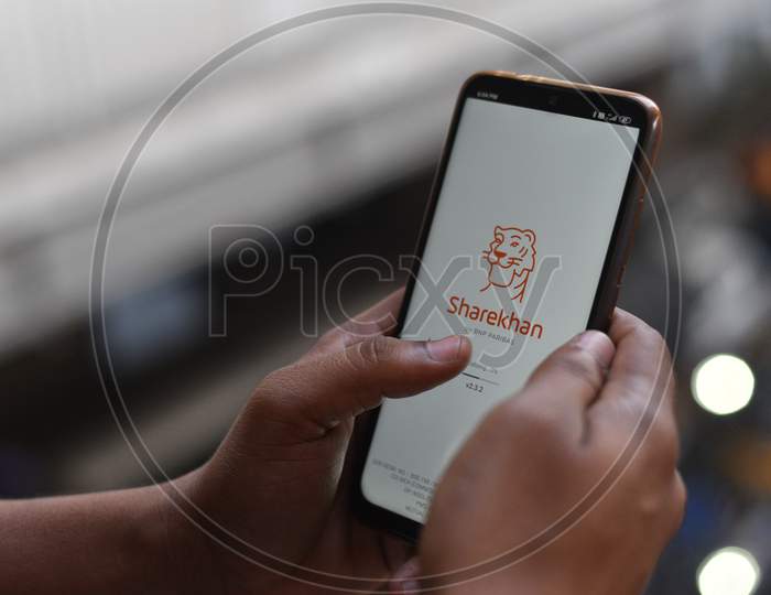 Indian Man installing ShareKhan app on the android Phone