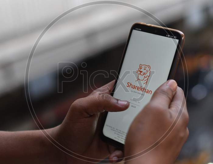 Indian Man installing ShareKhan app on the Android Phone