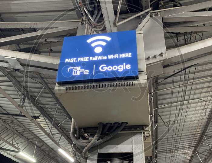 Rail wire Google wifi