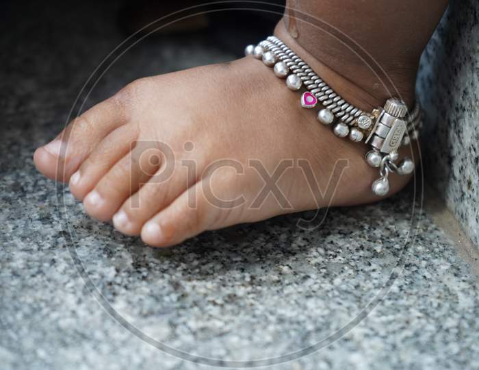 Lil anklet online