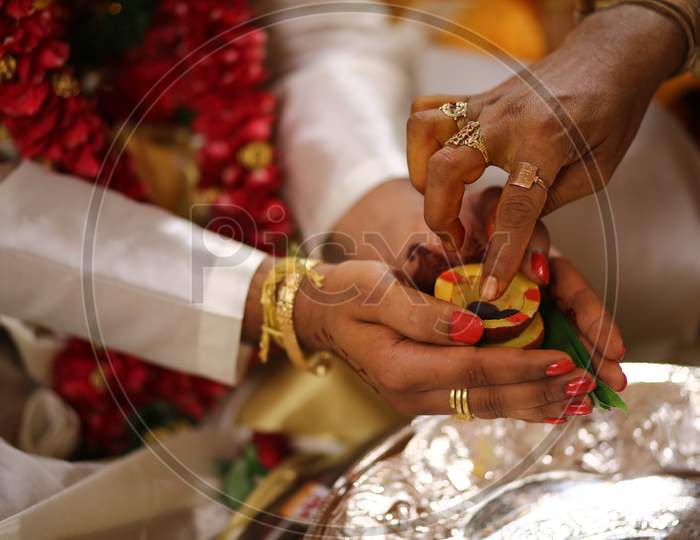 Indian bride groom holding the Sindhoor