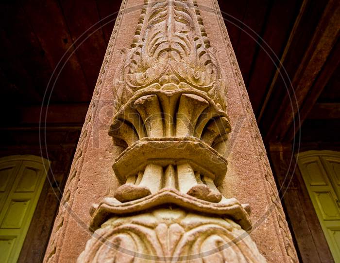 Carving of a pillar