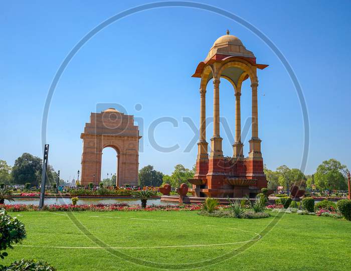 Landscape of India Gate with blue sky