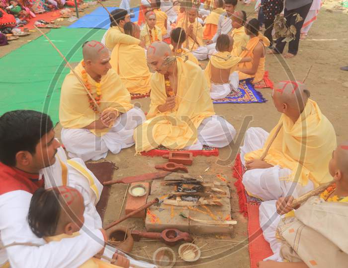 Hindu Priests Performing Pooja At Prayagraj During Magh Mela 2020