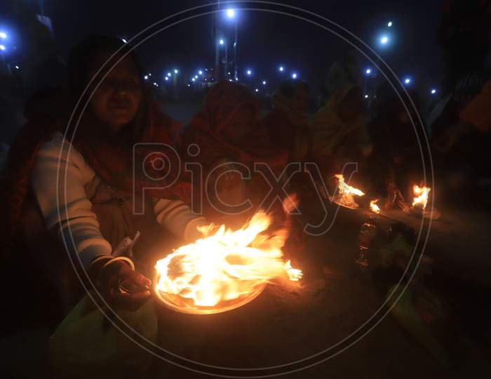 Devotees Performing Aarthi For Triveni Sangam River At Prayagraj During  Magh Mela 2020
