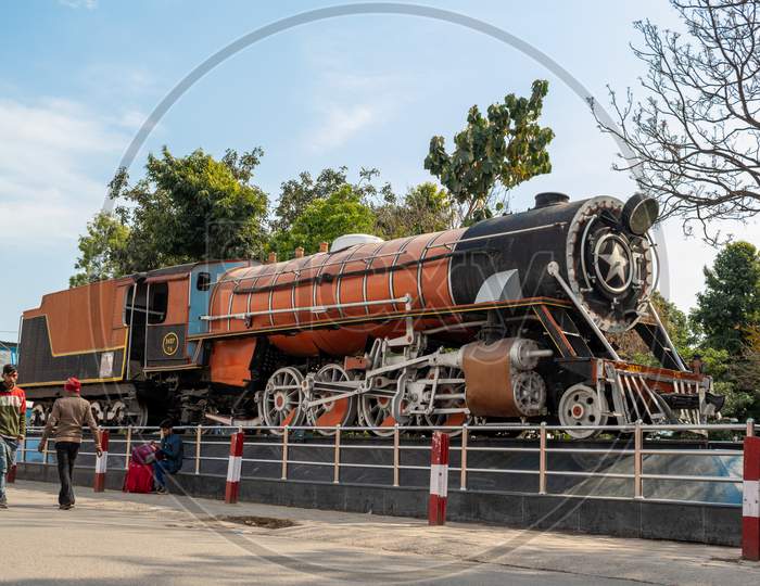 A demonstration of an engine locomotive outside Chandigarh Railway Station