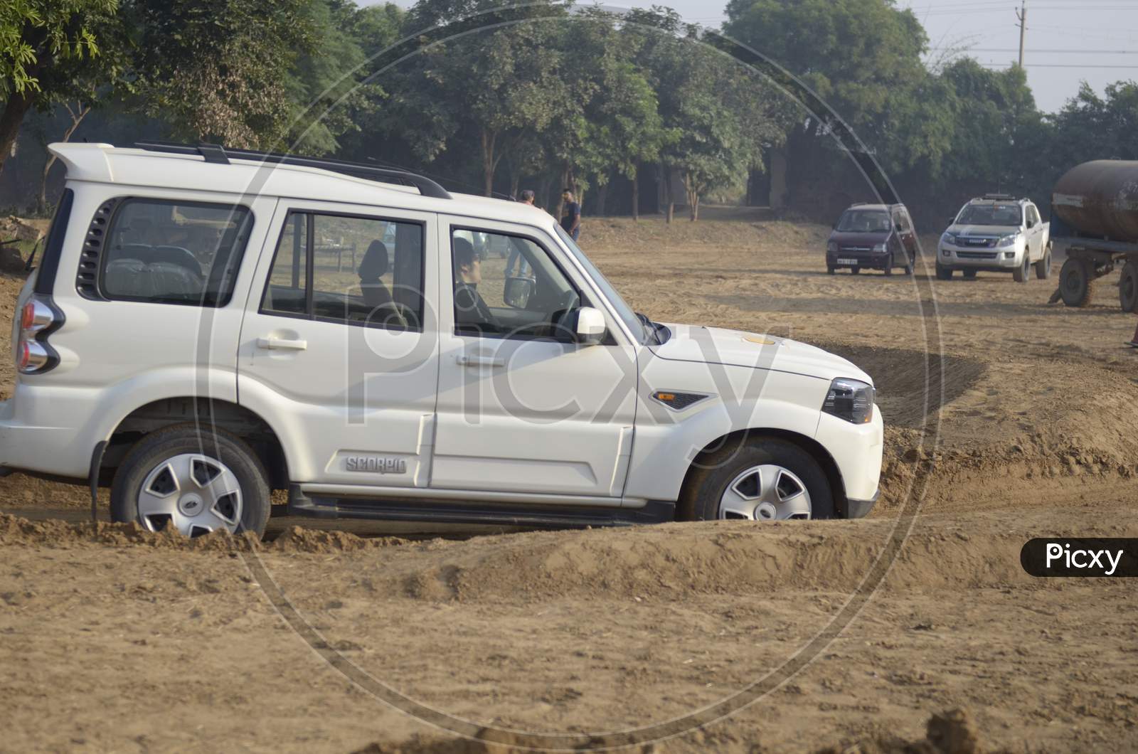 Side view of Mahindra Scorpio Car moving the bumps of dirt road
