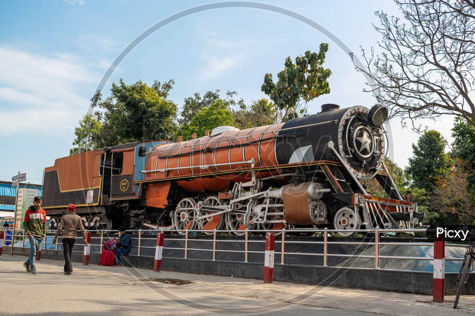 A demonstration of an engine locomotive outside Chandigarh Railway Station