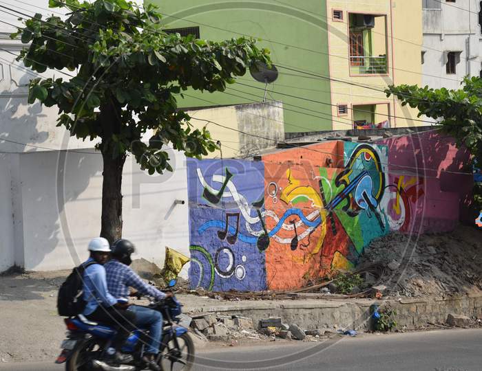 Misaal Hyderabad paintings on resident buildings in Filmnagar bash making it look colourful