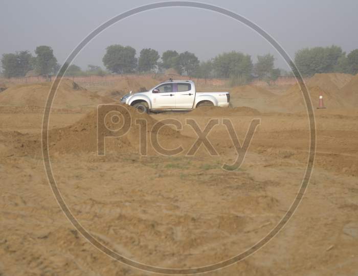 View of Isuzu Maxo moving through the muddy lumps