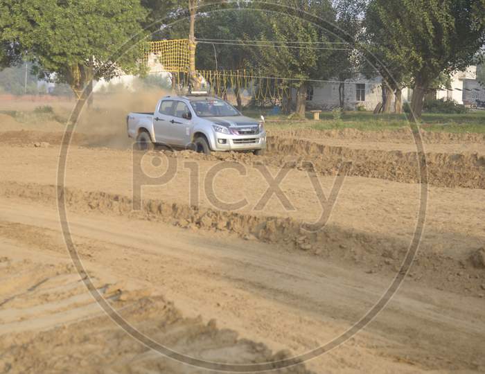 View of Isuzu Maxo moving along the rally race