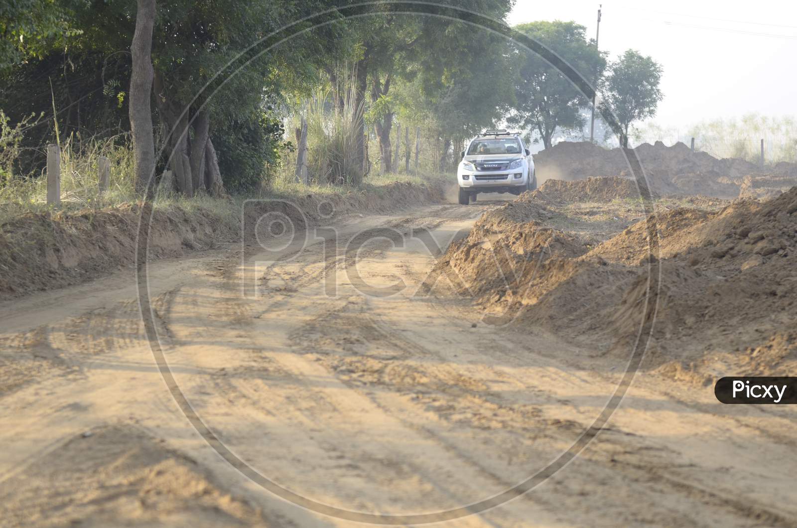 View of Isuzu Maxo moving along the off-road
