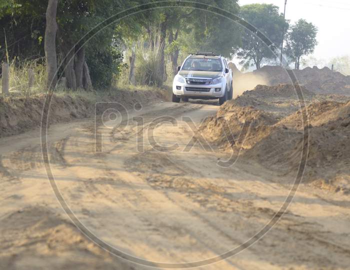 Isuzu Maxo moving along the muddy road