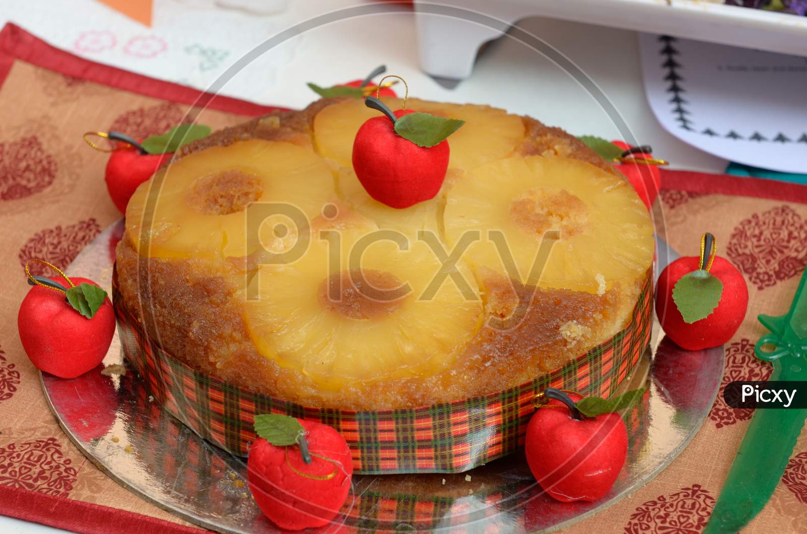 Freshly Baked  Cake  With Presentation  For Events And Occasion
