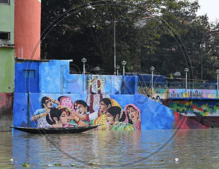 Wall Arts  With Indian Woman in Hooghly River Bank  Side
