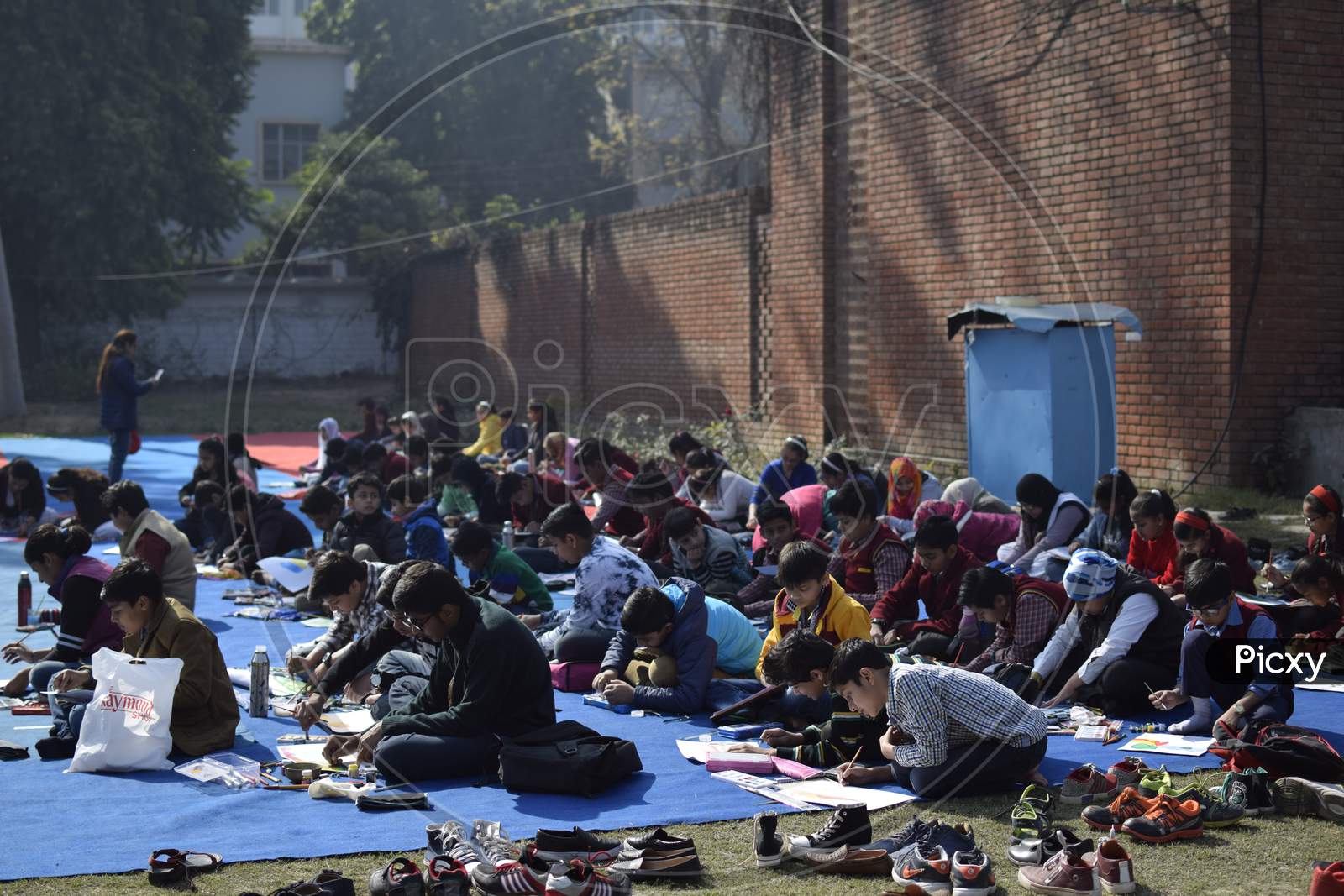 Landscape of Shantiniketan World School, Delhi  students during a drawing class