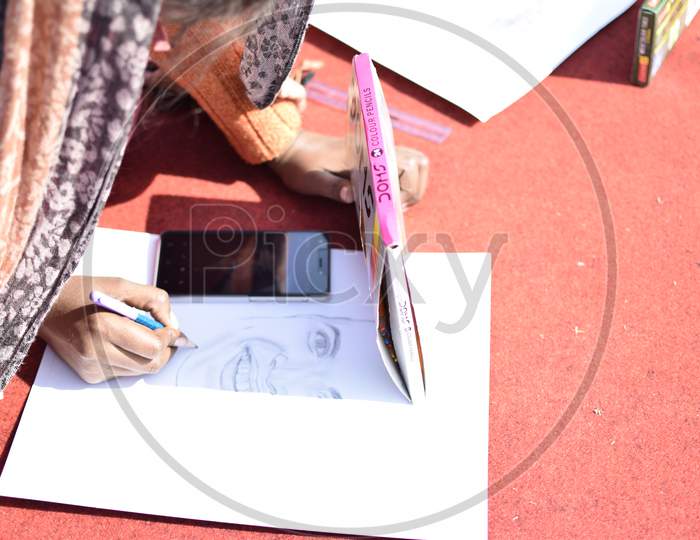 Indian girl sketching using a shade